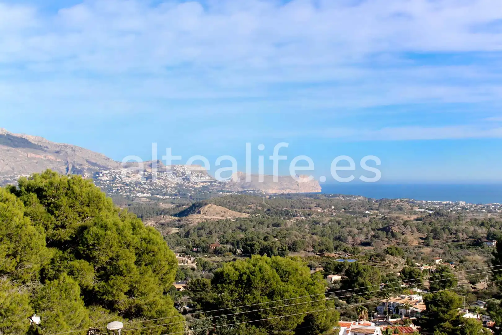 Vista exterior de Casa o xalet en venda en La Nucia amb Aire condicionat, Jardí privat i Terrassa