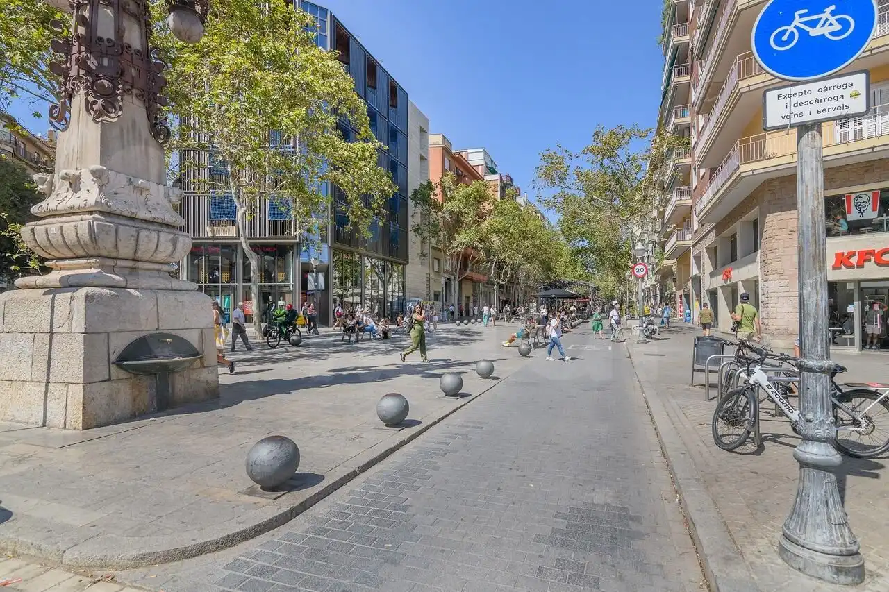 Außenansicht von Wohnung zum Verkauf in Barcelona mit Klimaanlage, Parkett und Möbliert