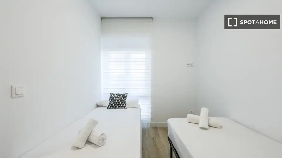 Habitación de Piso de alquiler en Madrid con Aire acondicionado, Calefacción y Amueblado