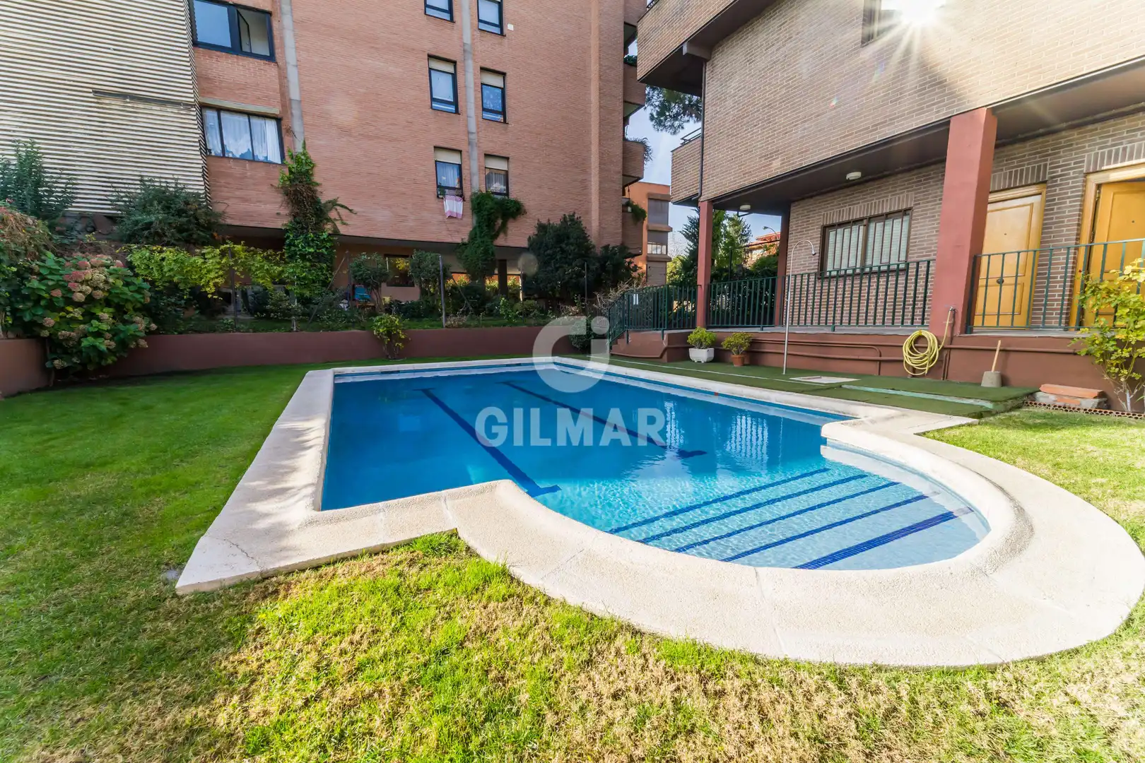 Piscina de Estudio en venta en Madrid con Calefacción, Jardín privado y Piscina