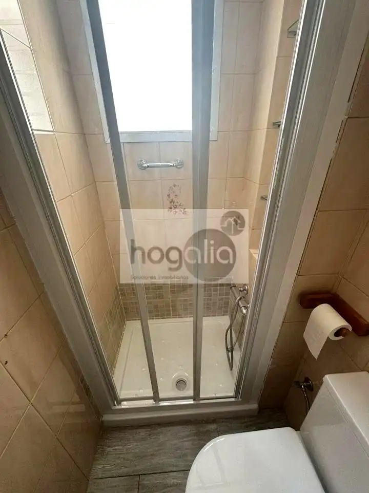 Bathroom of Flat for rent in Sevilla  with Air Conditioner, Terrace and Furnished