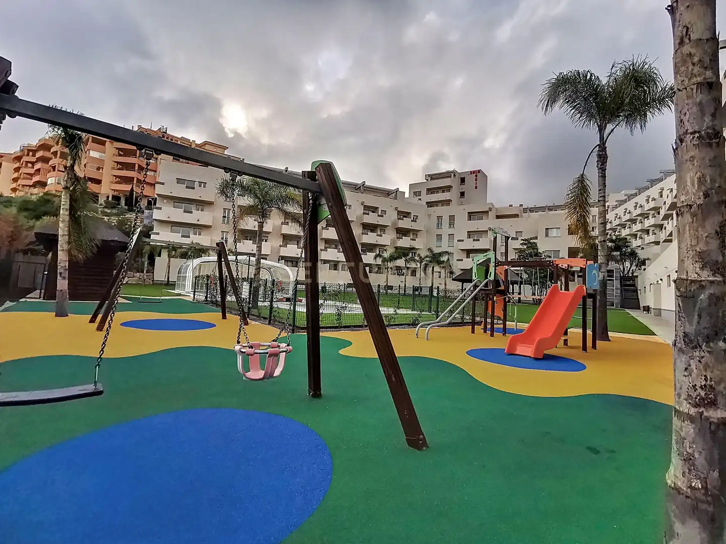 Aparcament de Apartament de lloguer en Mijas amb Aire condicionat, Jardí privat i Traster