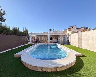 Piscina de Casa o xalet de lloguer en La Pobla de Vallbona amb Aire condicionat, Calefacció i Jardí privat