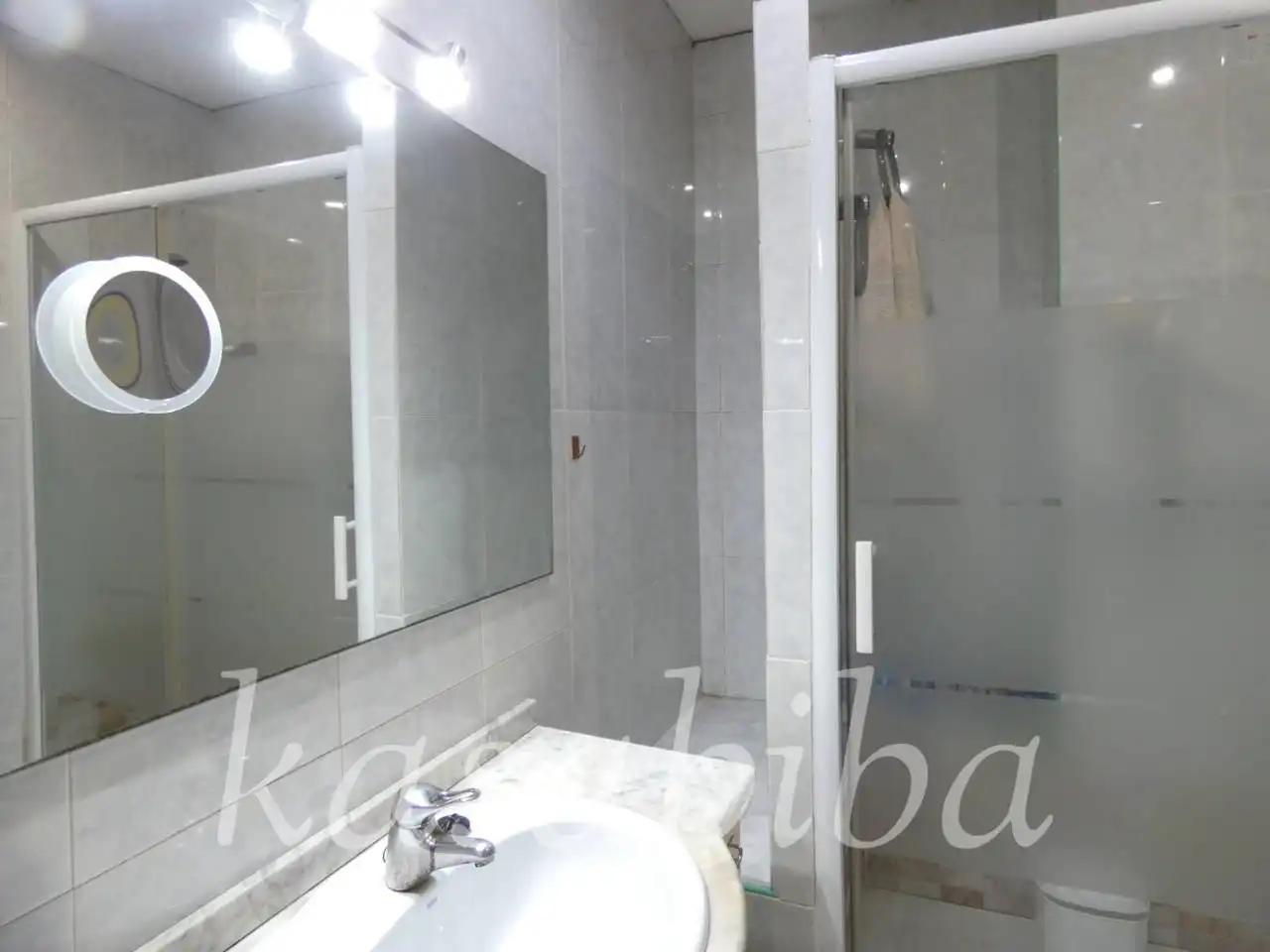 Bathroom of Flat for sale in Valencia  with Air Conditioner and Balcony
