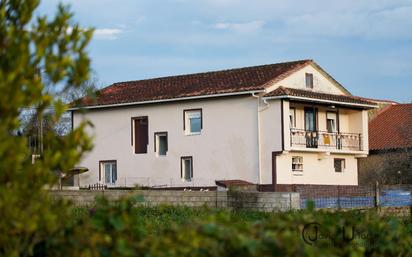 Vista exterior de Casa o xalet en venda en Marina de Cudeyo amb Calefacció, Jardí privat i Terrassa