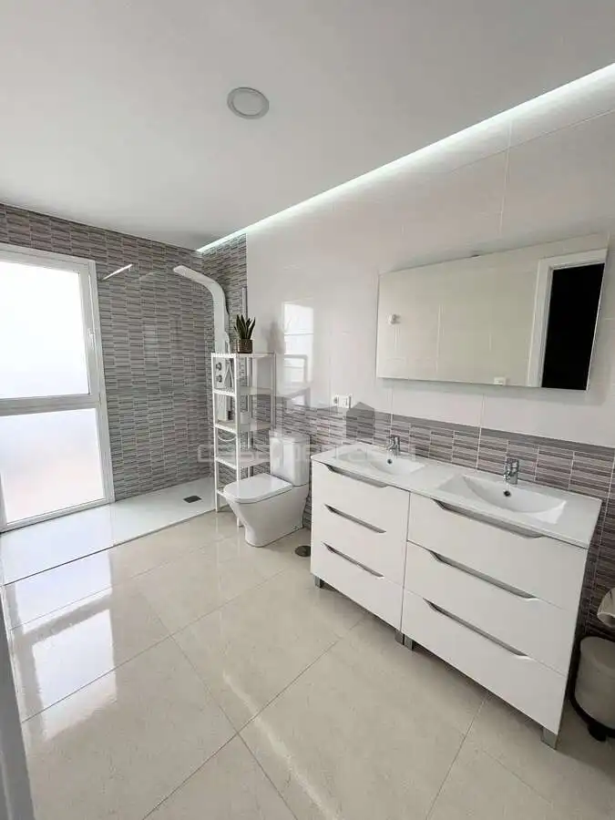 Baño de Dúplex en venta en San Bartolomé con Terraza, Trastero y Amueblado