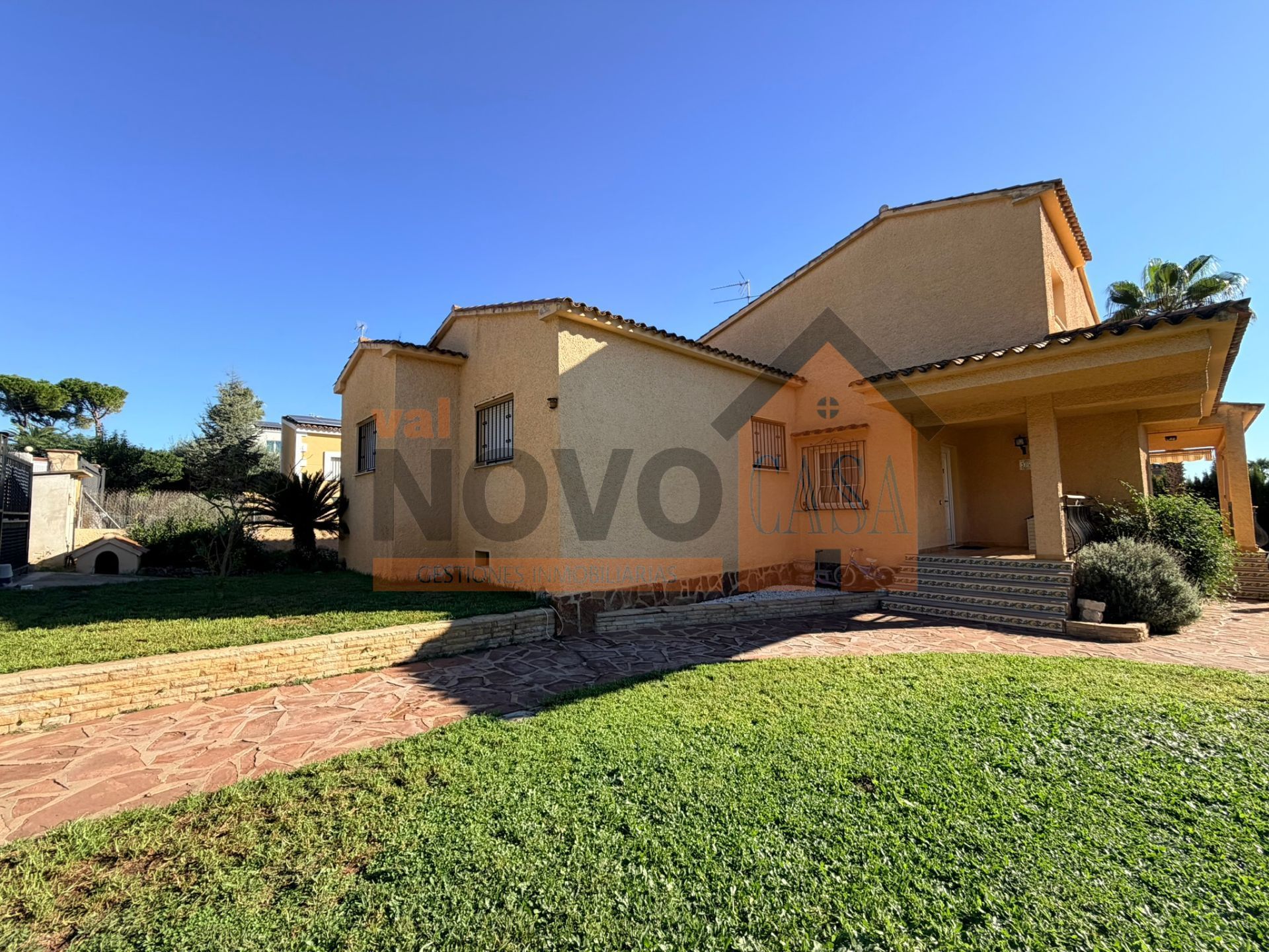 Vista exterior de Casa o xalet en venda en Picassent amb Traster