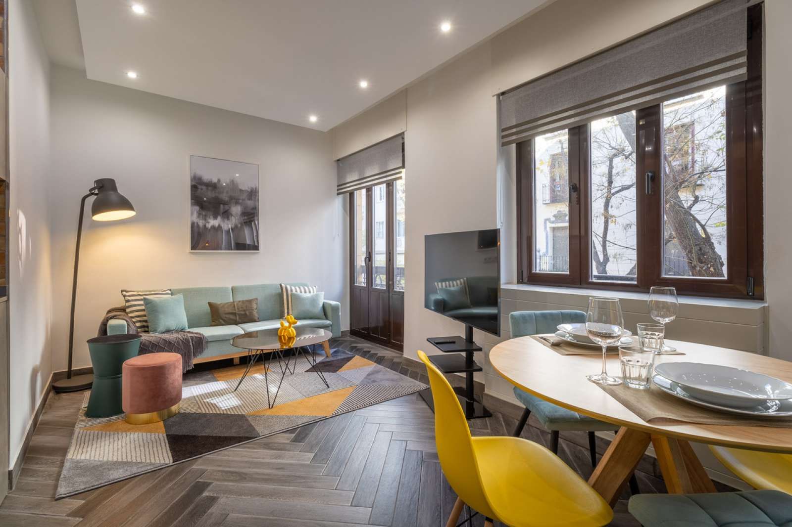Living room of Study to share in  Madrid Capital  with Air Conditioner and Terrace