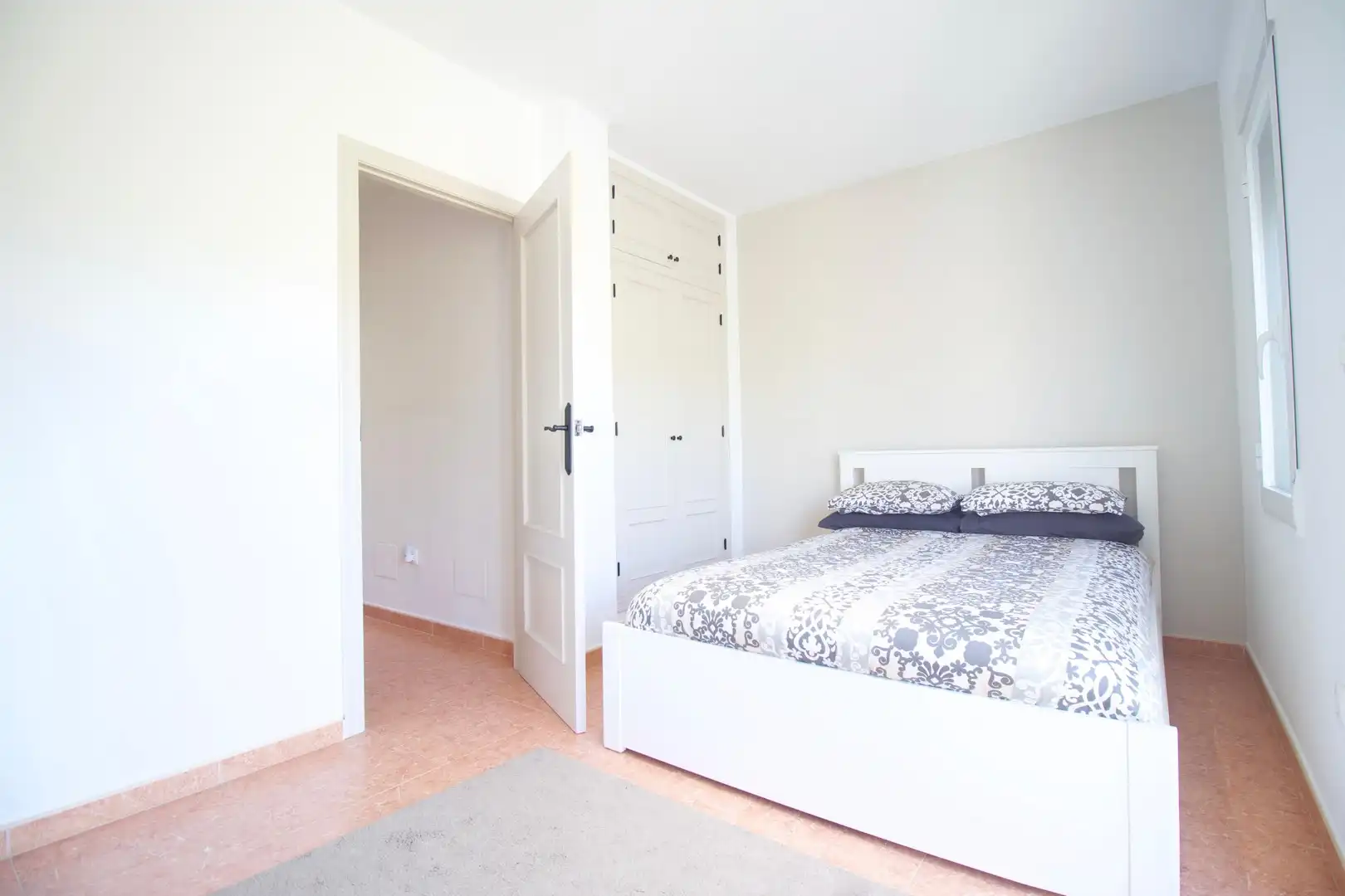 Schlafzimmer von Einfamilien-Reihenhaus zum Verkauf in Fuente Álamo de Murcia mit Privatgarten und Balkon
