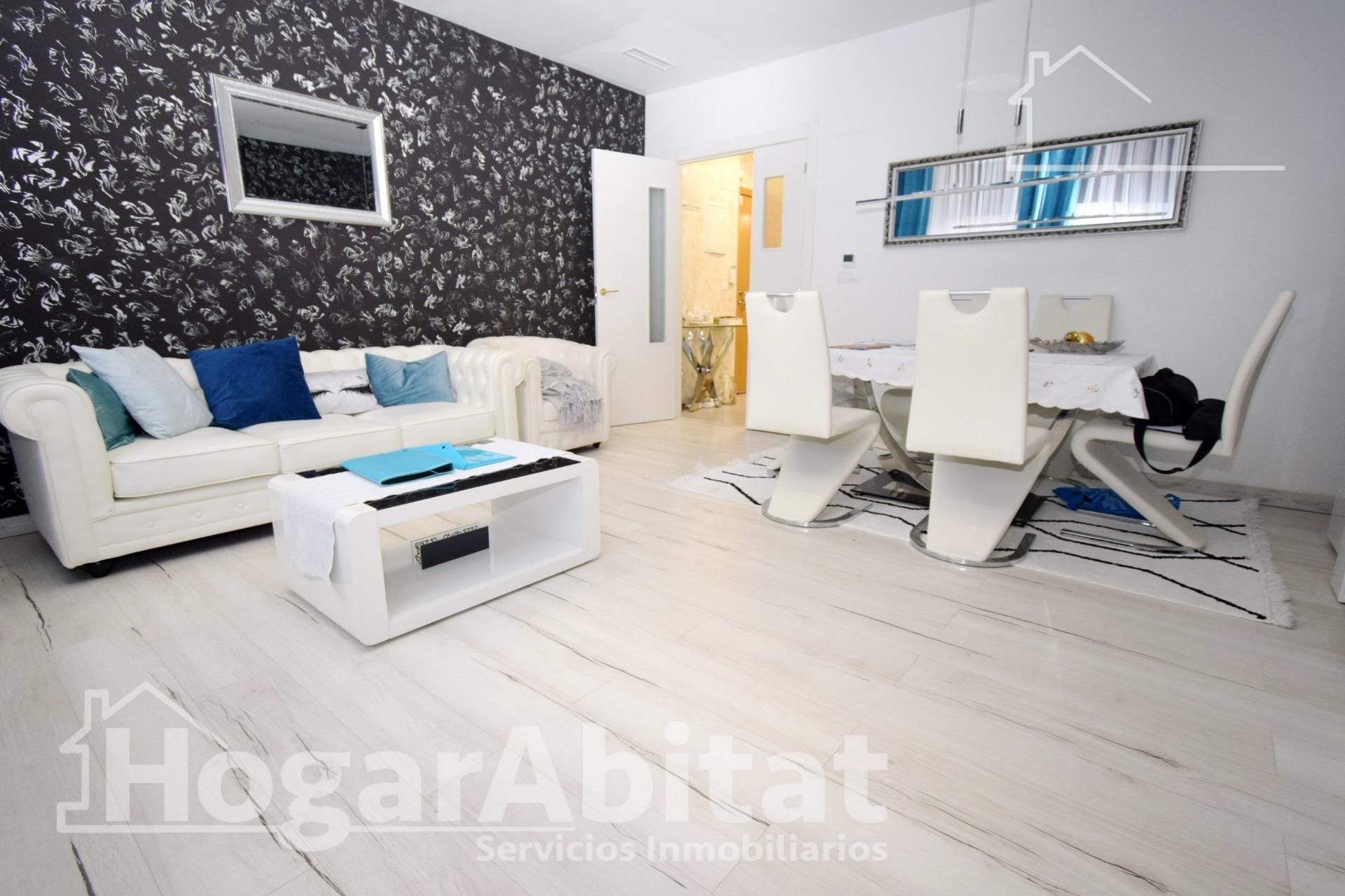 Sala d'estar de Pis en venda en Montserrat amb Aire condicionat, Calefacció i Parquet