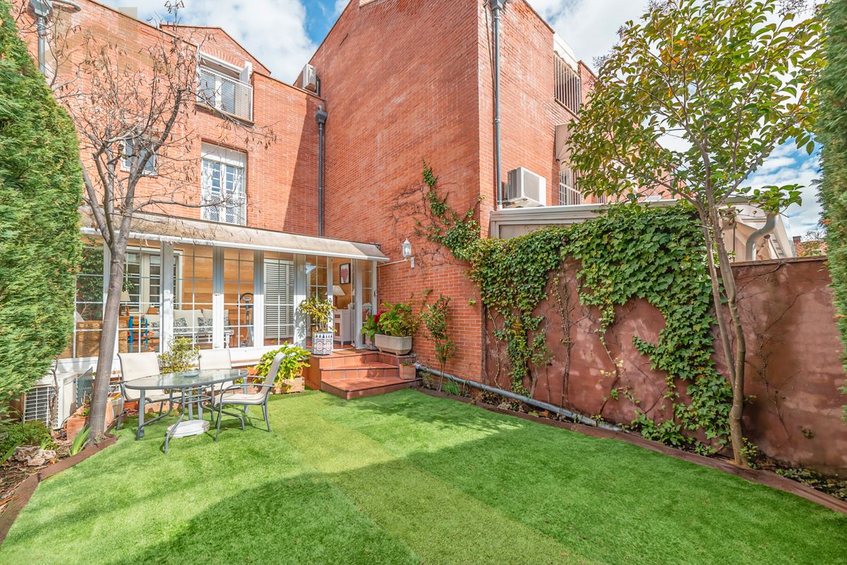 Garden of Single-family semi-detached for sale in Tres Cantos  with Air Conditioner, Heating and Private garden
