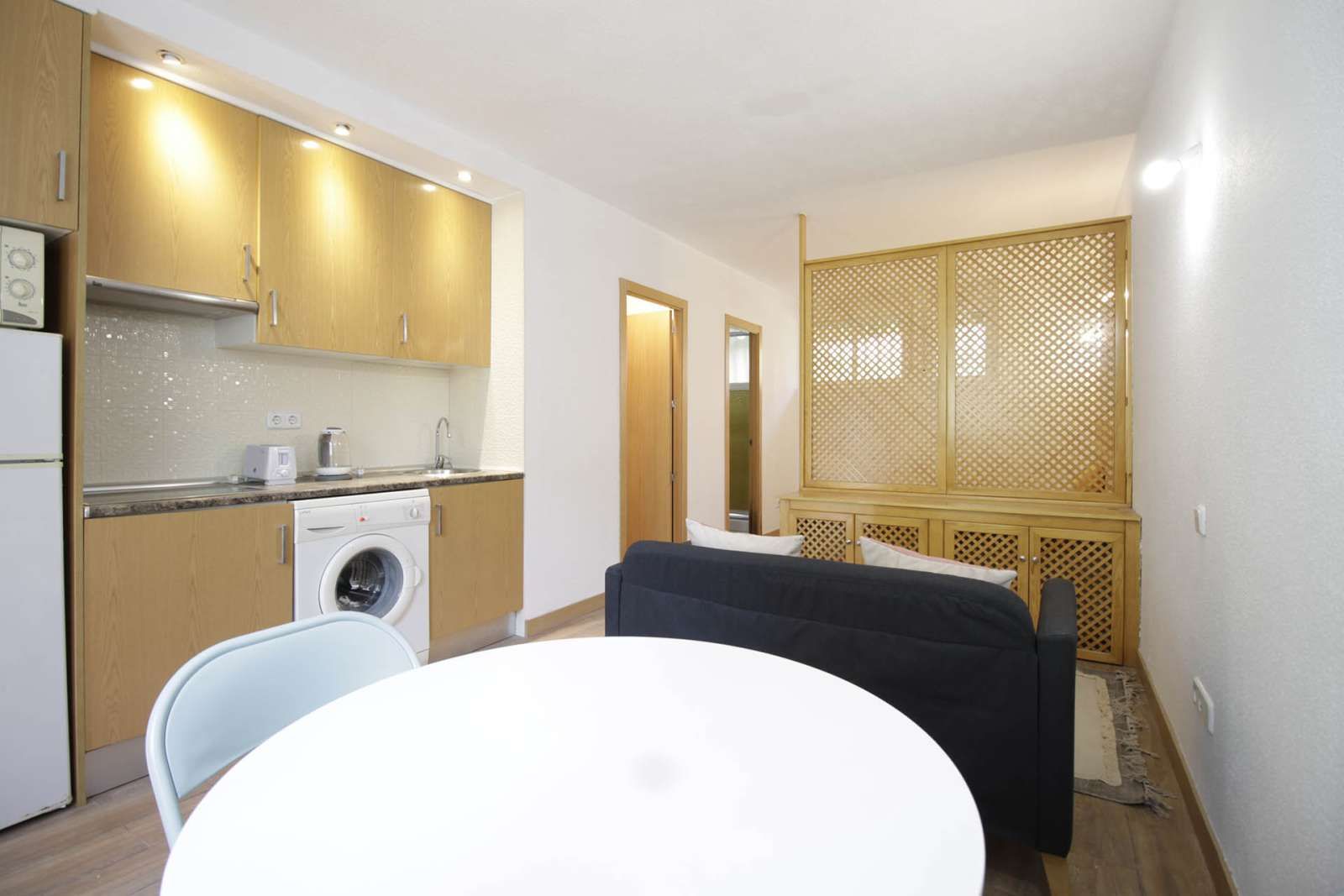 Bedroom of Study to share in  Madrid Capital  with Air Conditioner, Heating and Terrace