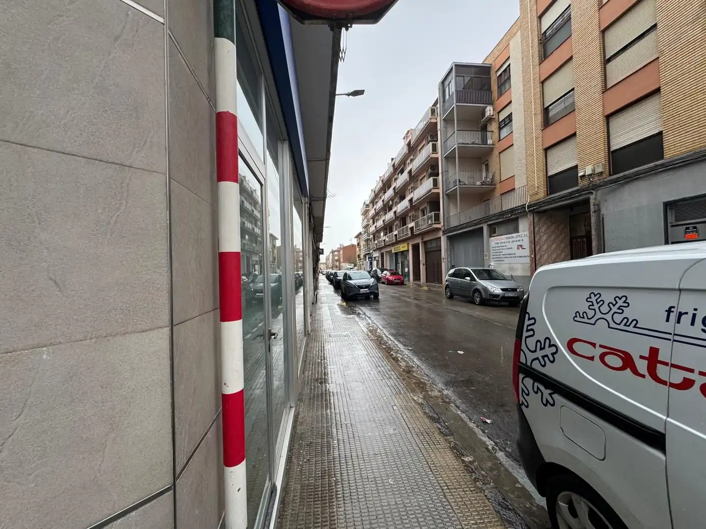 Vista exterior de Local en venda en Ejea de los Caballeros amb Aire condicionat