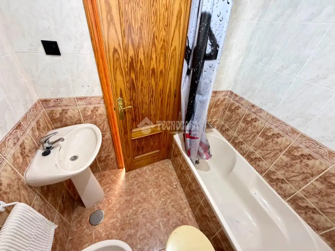 Baño de Casa adosada en venta en Daganzo de Arriba con Aire acondicionado y Calefacción