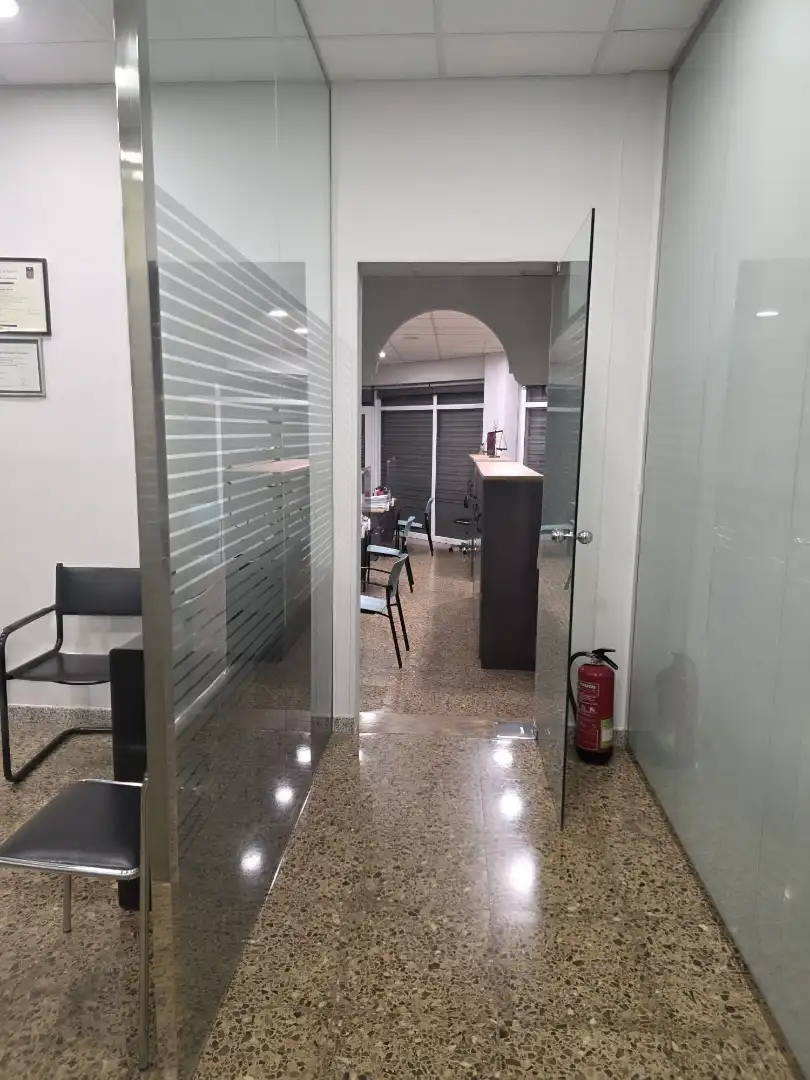 Büro zur Miete in Esplugues de Llobregat mit Klimaanlage, Heizung und Möbliert