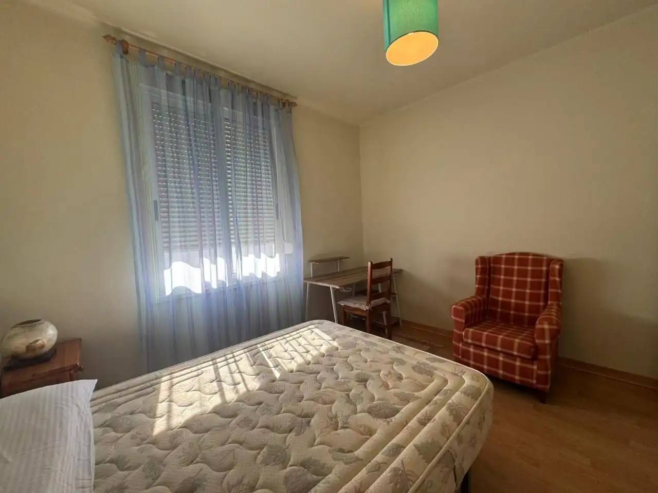 Schlafzimmer von Wohnung zur Miete in Vigo  mit Heizung und Möbliert