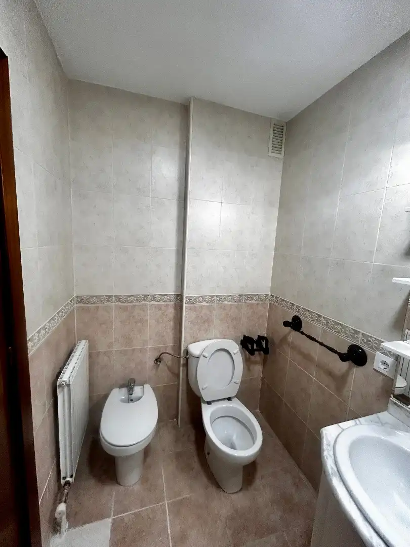 Baño de Piso de alquiler en Ávila con Calefacción, Parquet y Horno