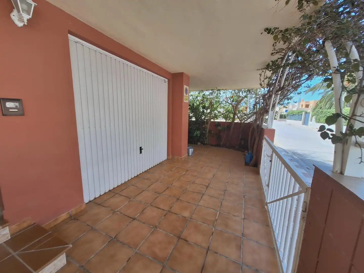 Parking de Casa adosada en venta en Tavernes de la Valldigna con Aire acondicionado, Terraza y Balcón