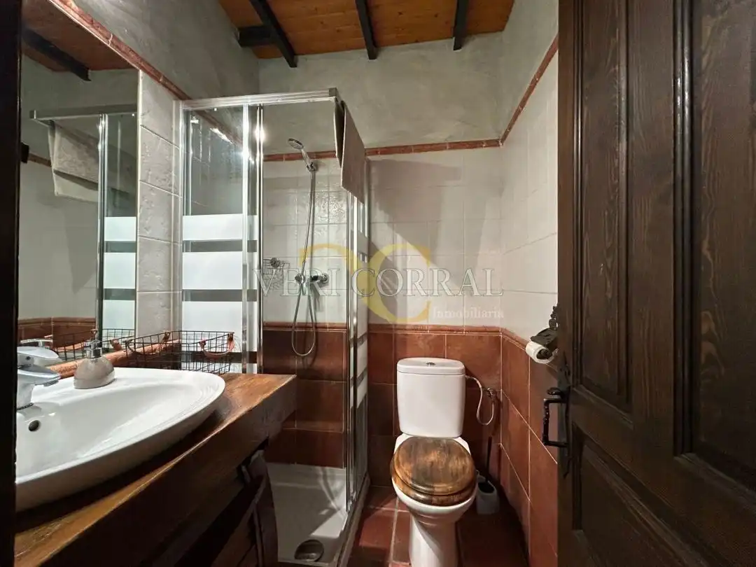 Bany de Casa adosada en venda en Llanes amb Calefacció i Moblat