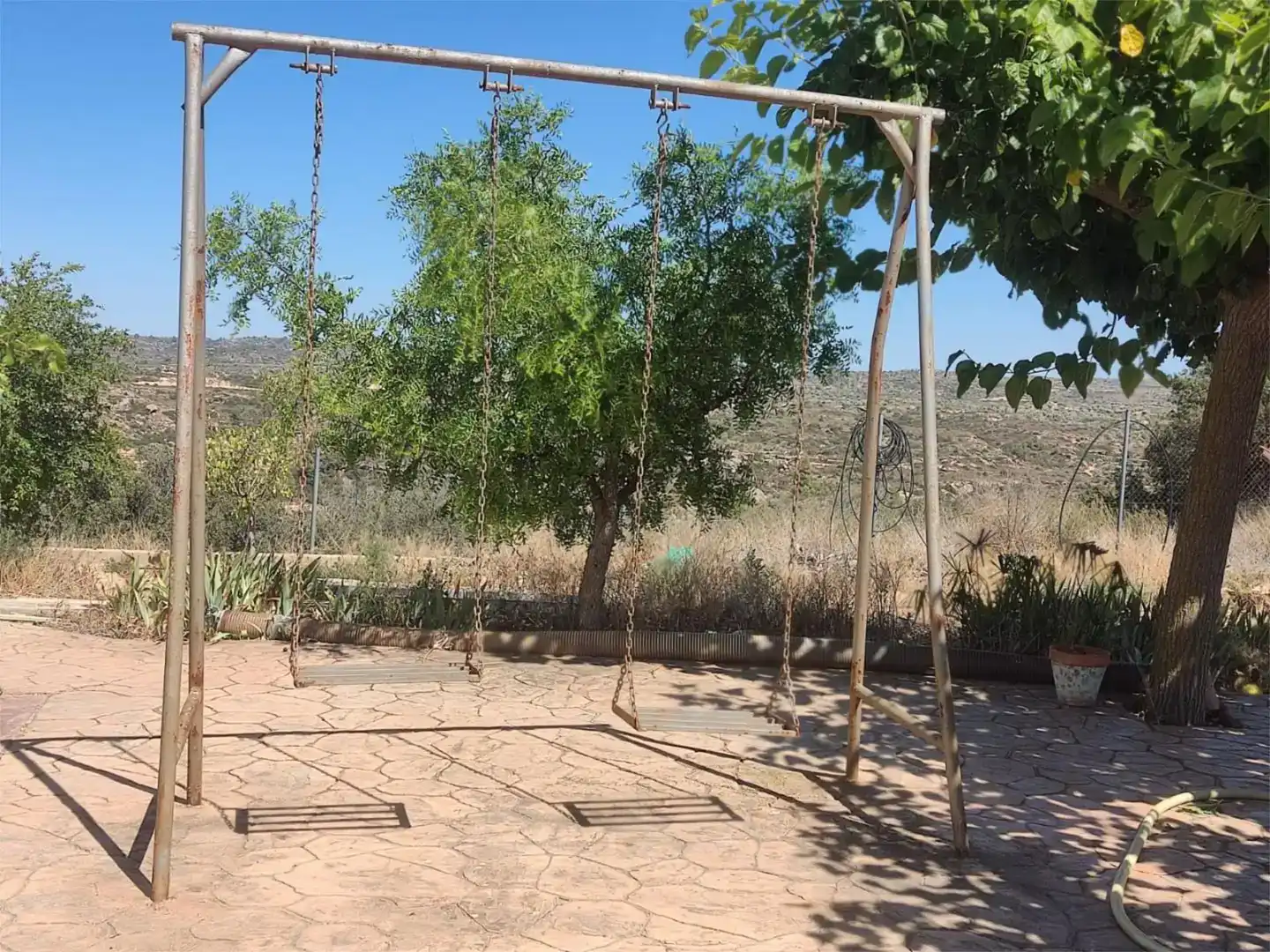Jardí de Finca rústica en venda en Valdealgorfa amb Jardí privat, Piscina i Moblat