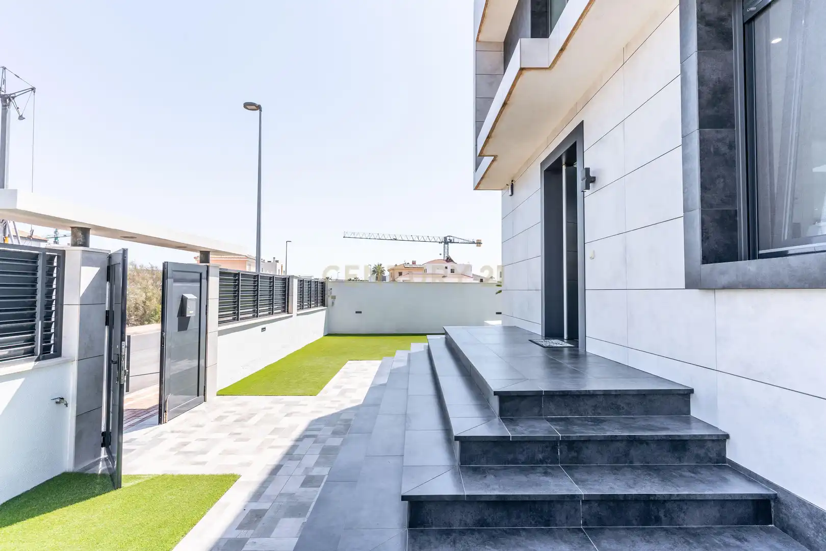 Vista exterior de Casa o xalet en venda en El Ejido amb Aire condicionat, Jardí privat i Traster