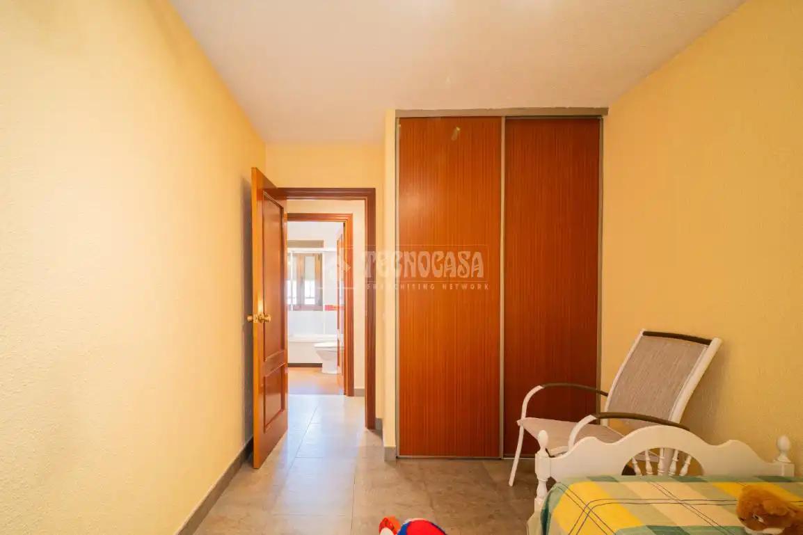 Habitación de Casa adosada en venta en Arganda del Rey con Aire acondicionado y Amueblado