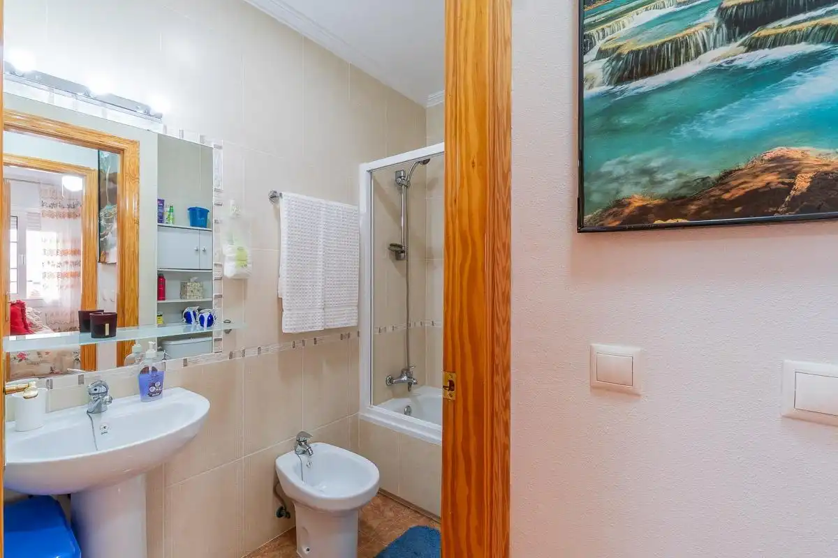 Baño de Casa o chalet en venta en Orihuela con Aire acondicionado, Jardín privado y Trastero