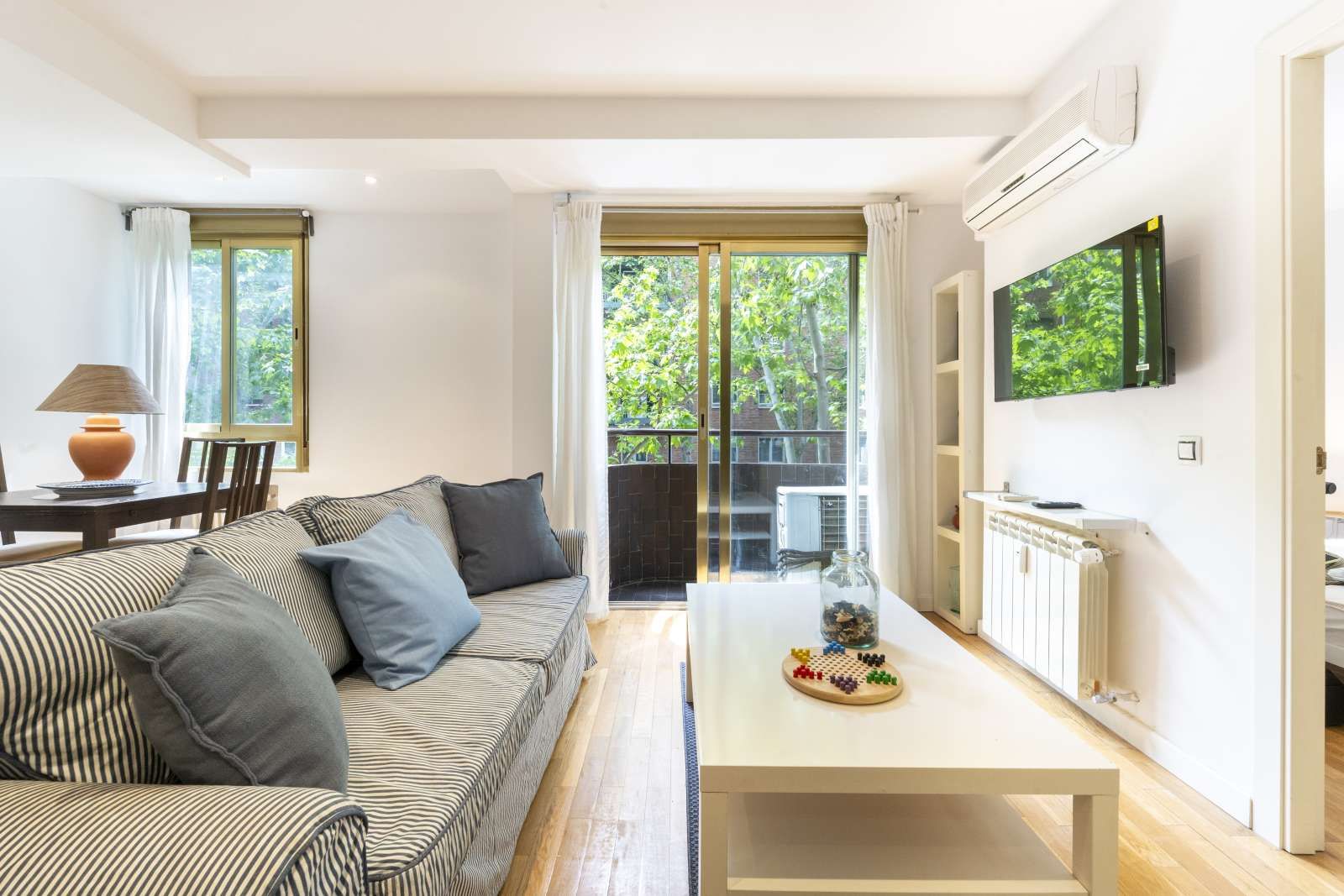 Living room of Apartment to share in  Madrid Capital  with Air Conditioner, Heating and Terrace