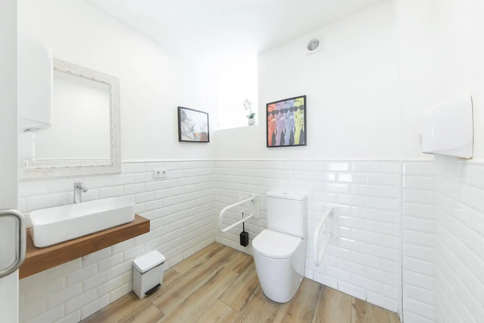 Badezimmer von Geschaftsraum zum Verkauf in  Palma de Mallorca mit Klimaanlage, Terrasse und Möbliert