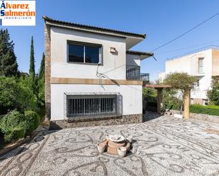 Vista exterior de Casa o xalet en venda en Cájar amb Calefacció, Jardí privat i Terrassa