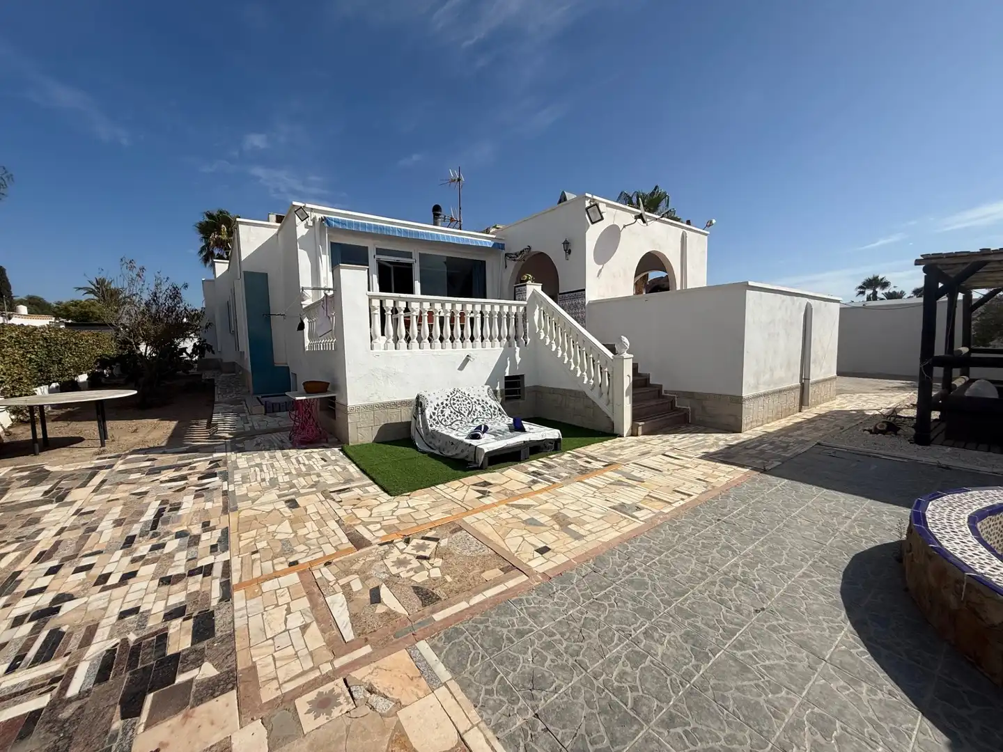 Vista exterior de Casa o chalet en venta en Almería con Aire acondicionado, Jardín privado y Terraza