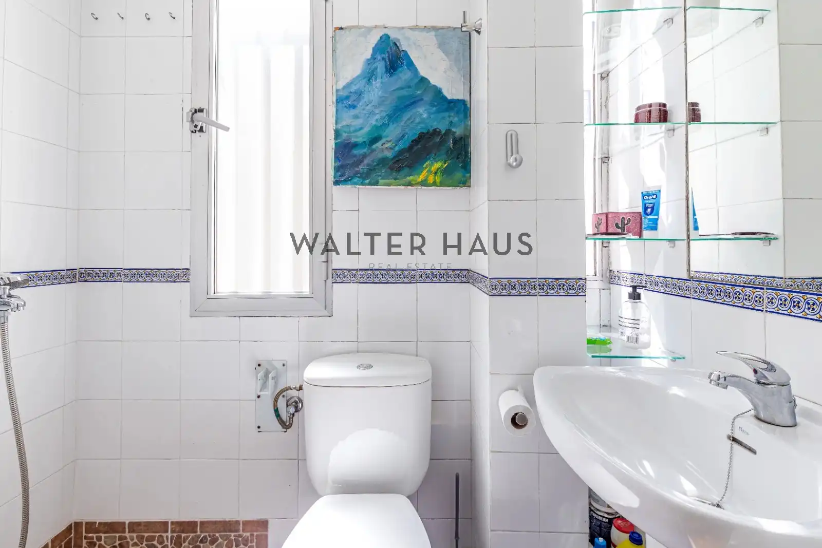 Bathroom of Flat for sale in Madrid  with Air Conditioner, Heating and Storage room