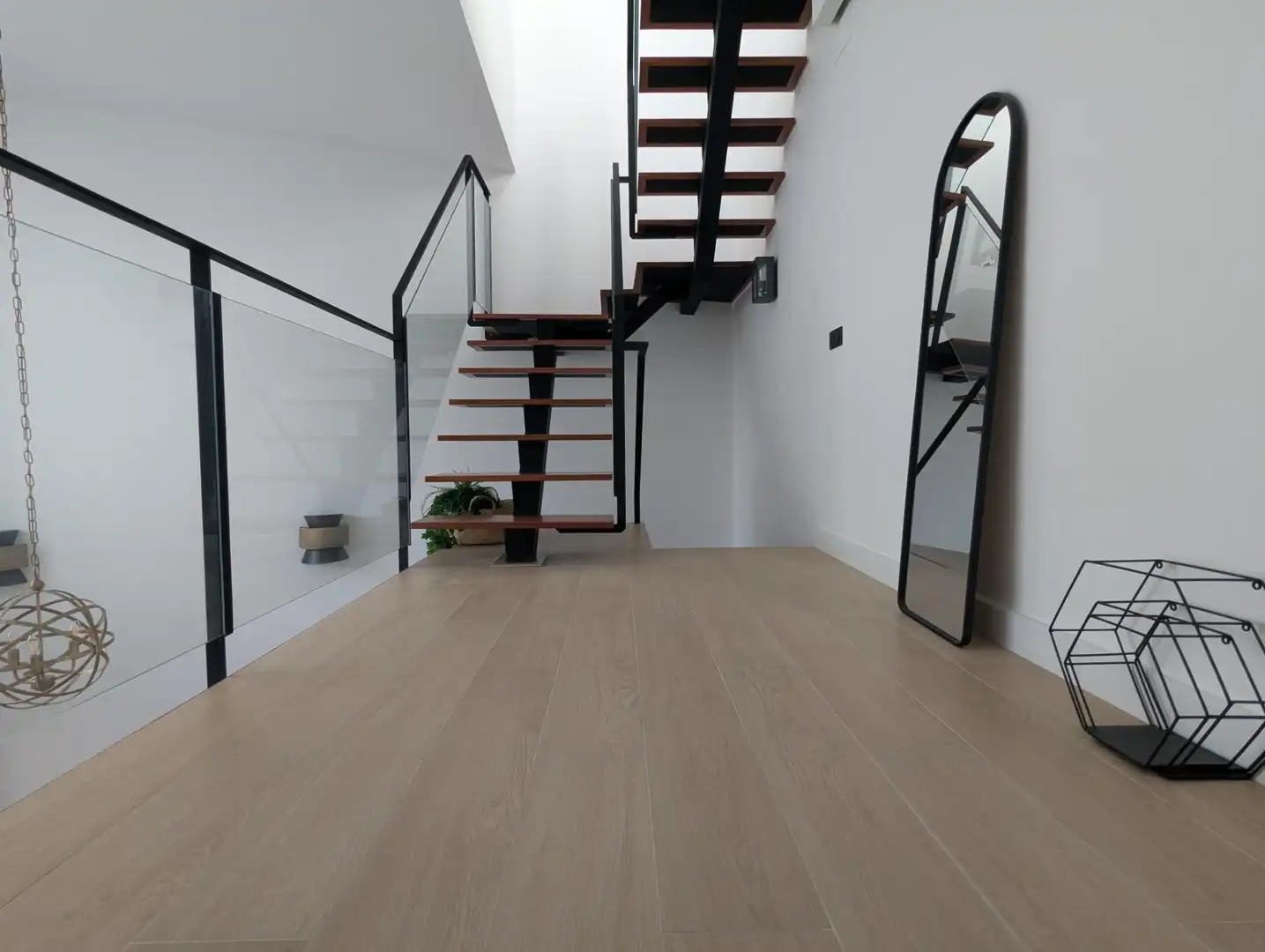 Maisonette zur Miete in Sanlúcar la Mayor mit Klimaanlage, Terrasse und Möbliert