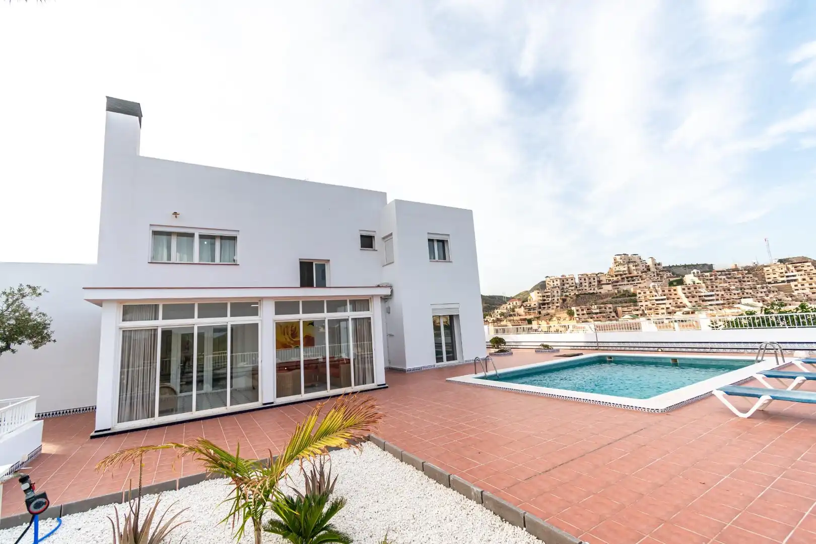 Vista exterior de Casa o xalet en venda en Águilas amb Aire condicionat, Jardí privat i Terrassa