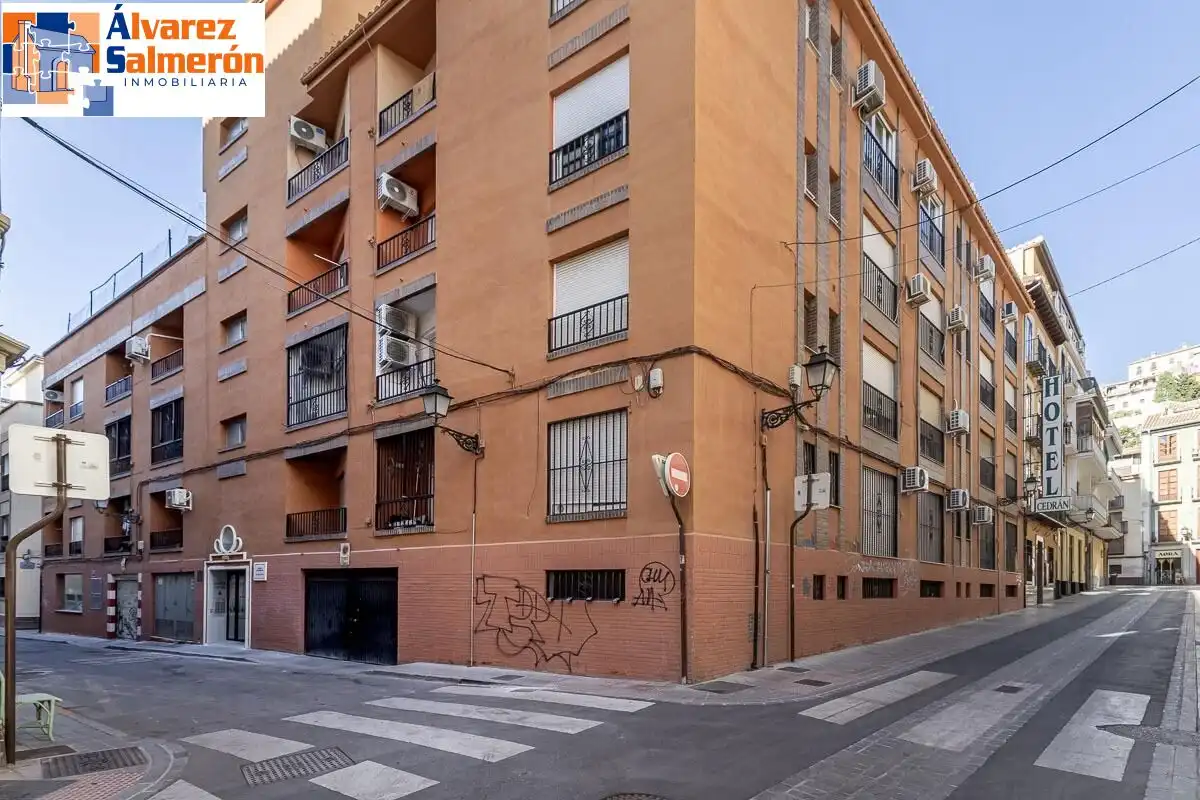 Außenansicht von Wohnung zum Verkauf in Granada mit Balkon