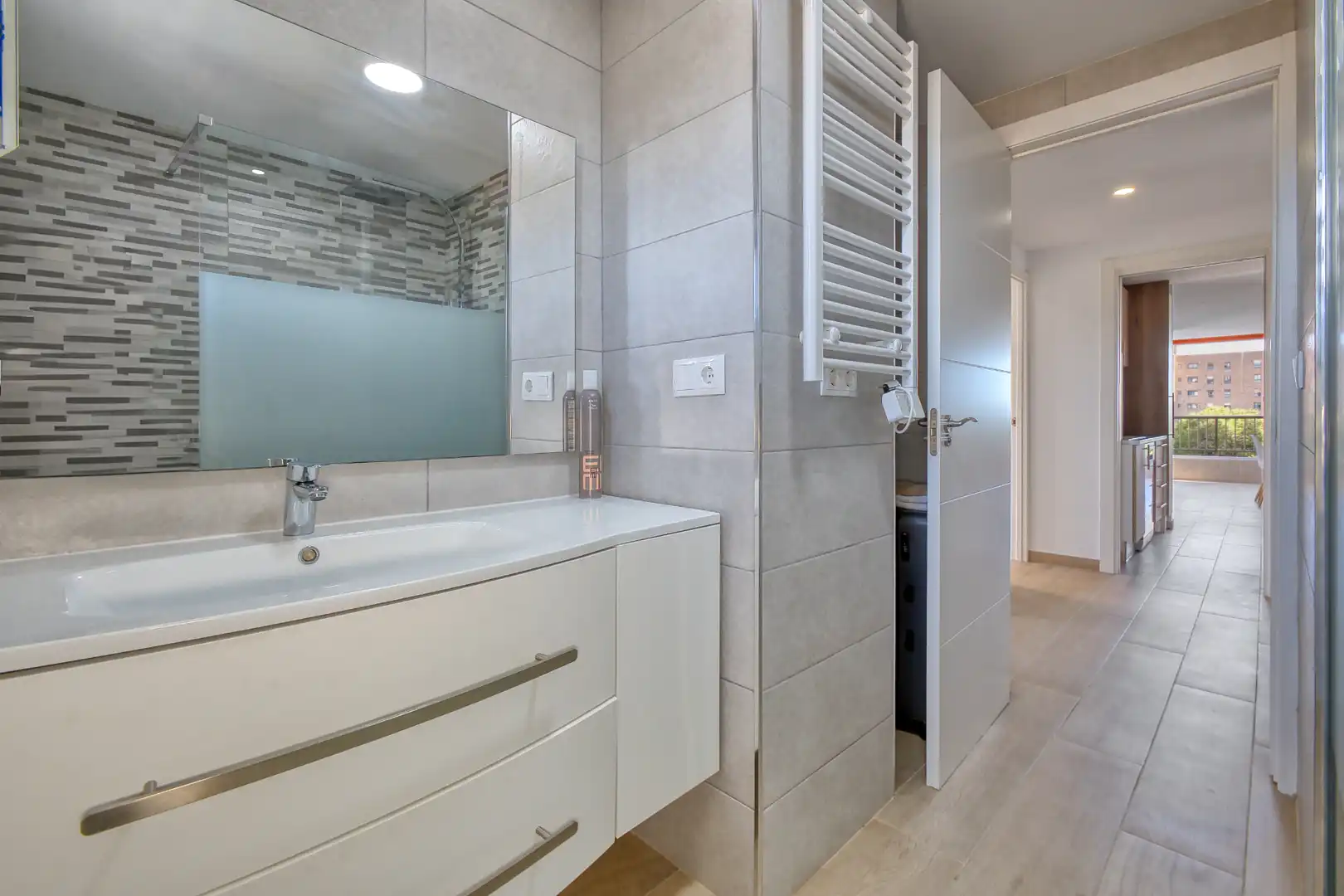 Badezimmer von Wohnung zur Miete in Alicante / Alacant mit Klimaanlage, Heizung und Privatgarten
