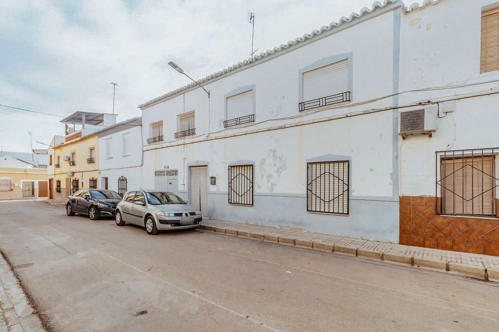 Vista exterior de Casa adosada en venda en Herencia