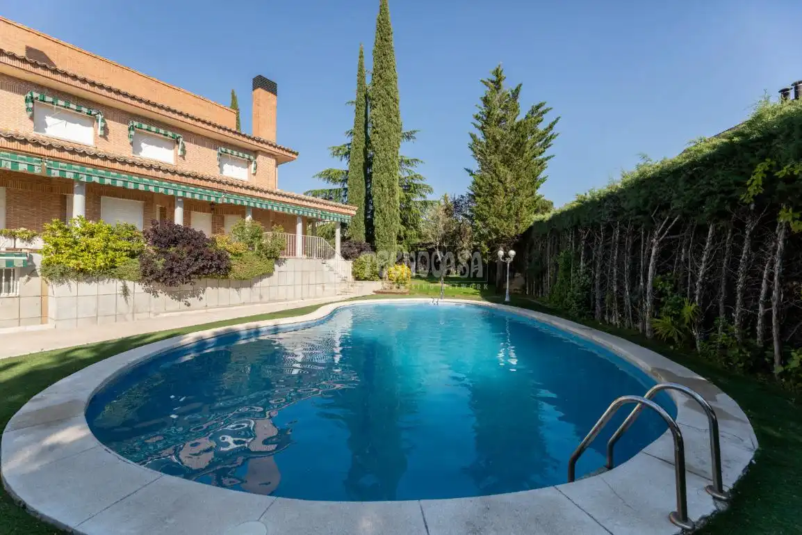 Piscina de Casa o xalet en venda en Torrelodones amb Calefacció, Jardí privat i Piscina