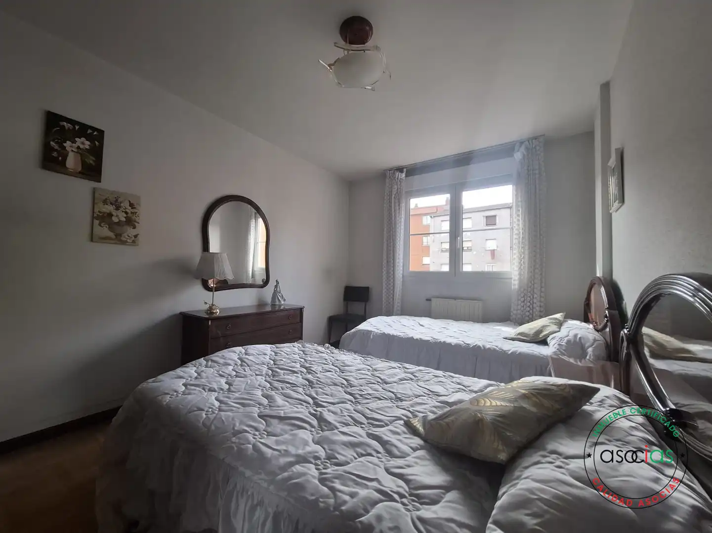 Habitación de Piso en venta en Gijón  con Calefacción, Parquet y Trastero