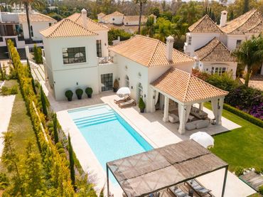 Villa con piscina in vendita a Urbanizacion Playas Españolas 3V