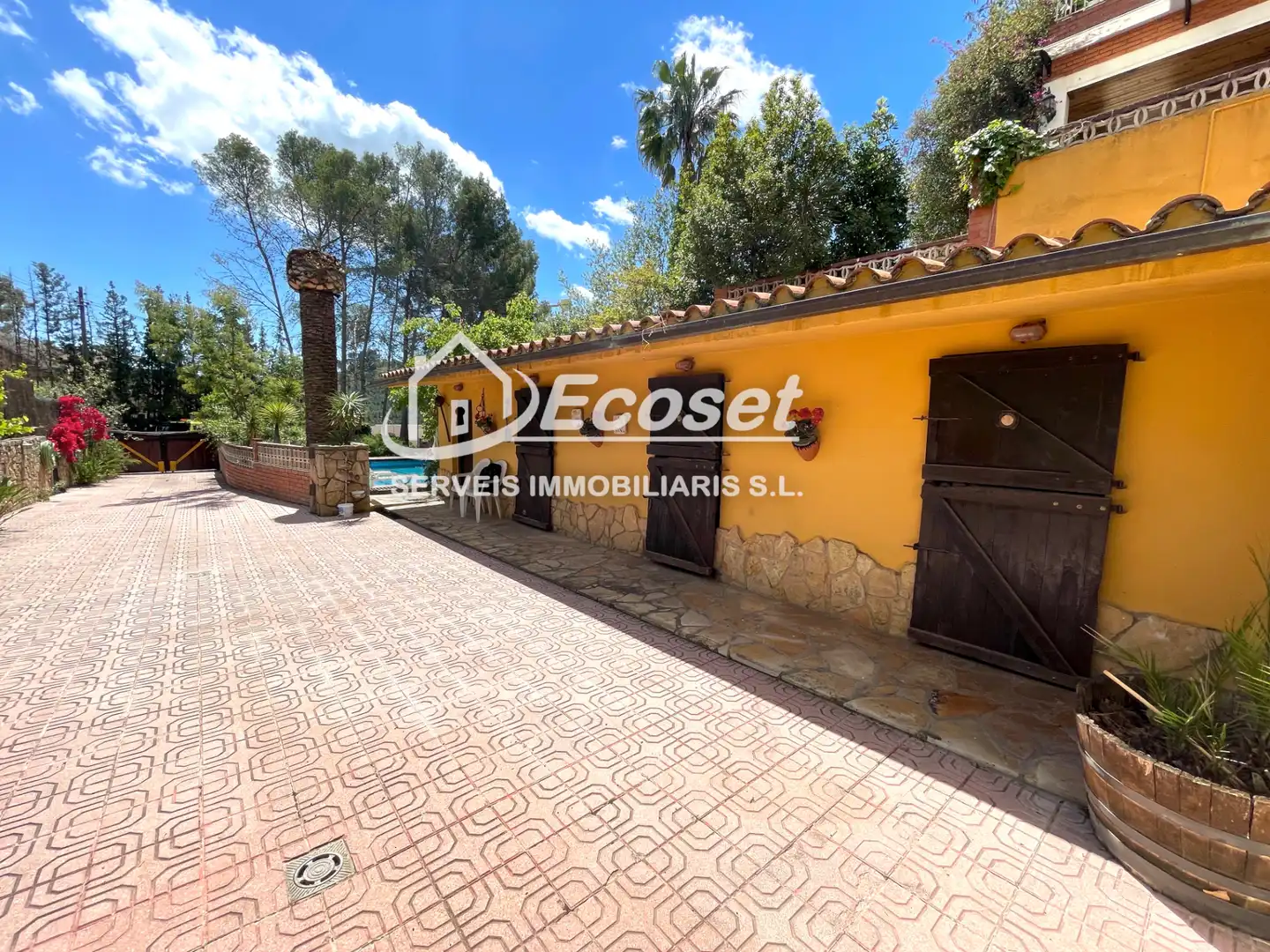 Vista exterior de Casa o xalet en venda en Vallirana amb Calefacció, Parquet i Traster