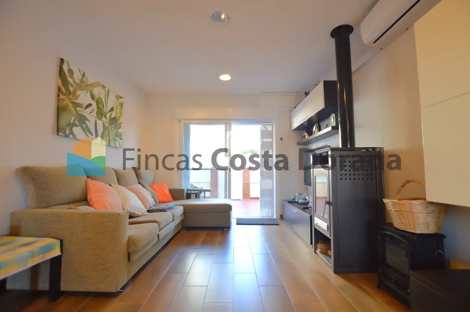 Living room of Ground floor for sale in Cubelles  with Air Conditioner, Terrace and Storage room