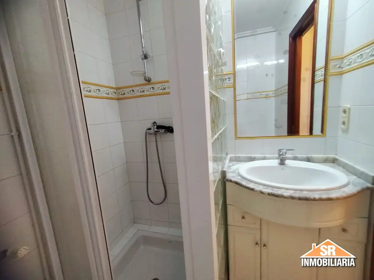 Bathroom of Apartments for rent in A Coruña Capital   with Heating, Oven and Washing machine
