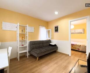 Dormitori de Apartament per a compartir en L'Hospitalet de Llobregat amb Aire condicionat i Terrassa