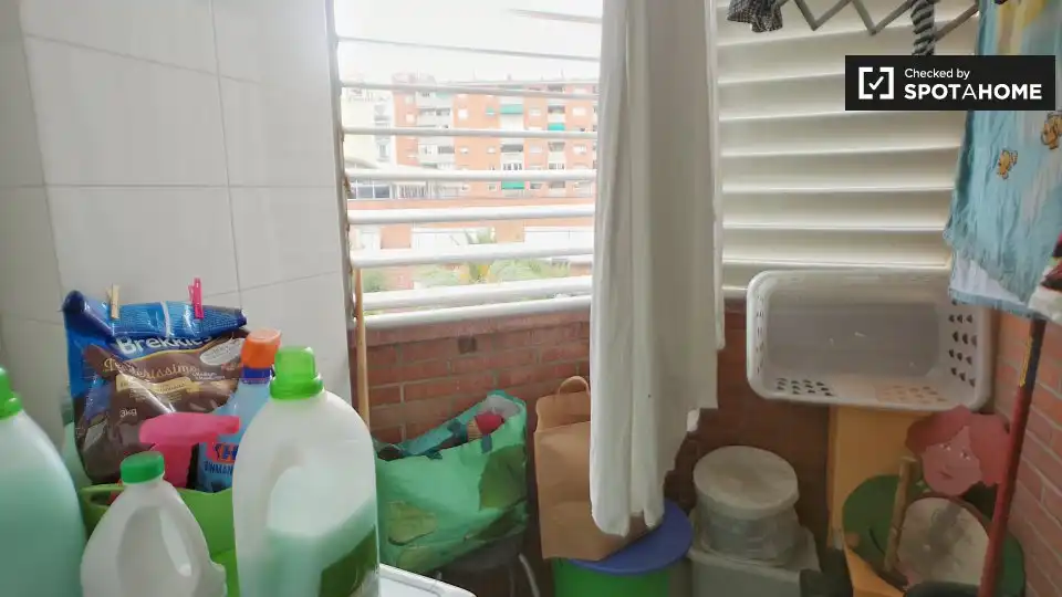 Terraza de Piso para compartir en Barcelona con Aire acondicionado, Calefacción y Amueblado