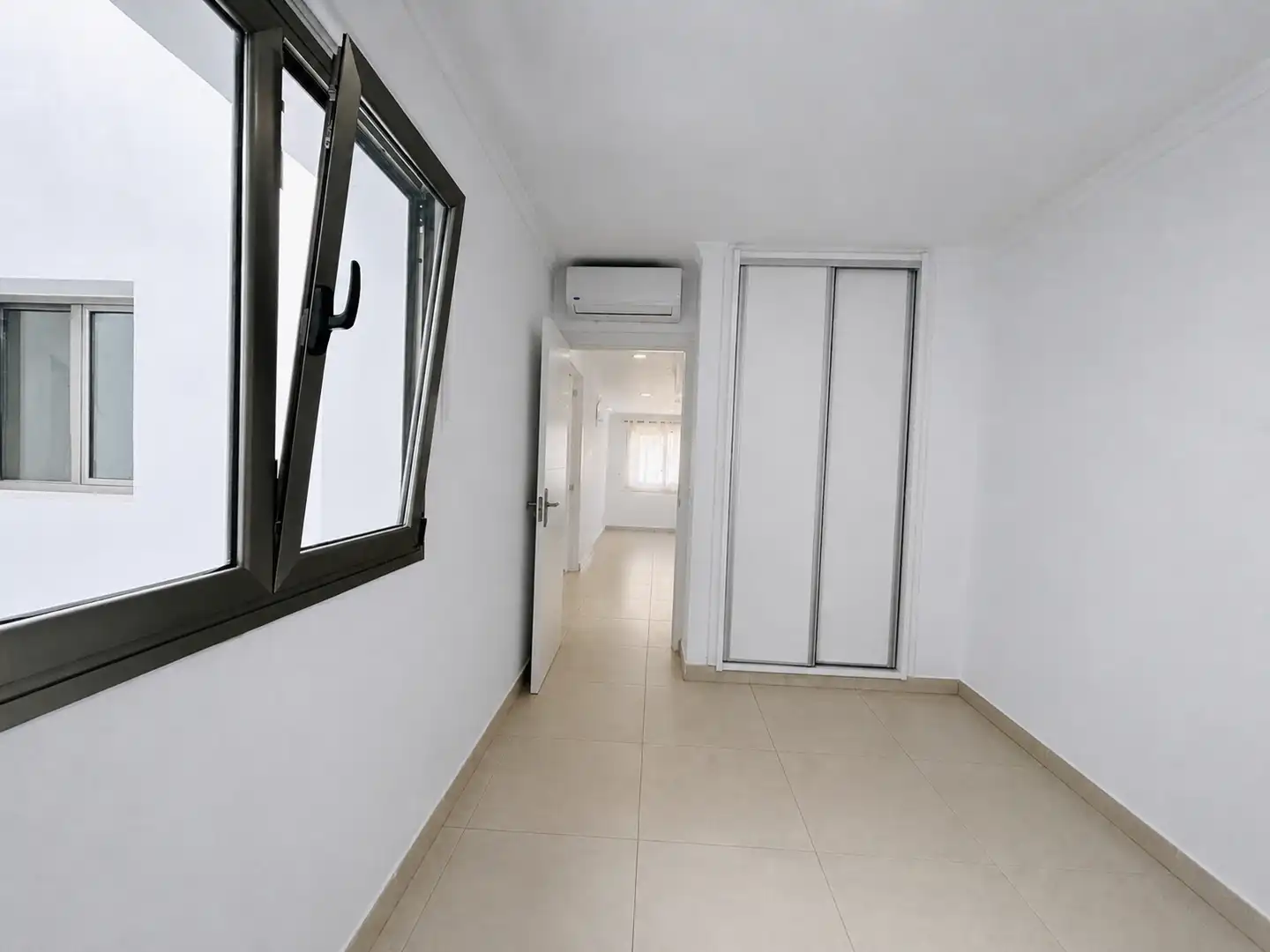 Piso en venta en San Bartolomé de Tirajana con Aire acondicionado, Microondas y Balcón