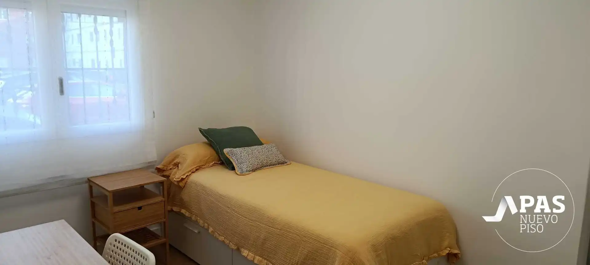 Schlafzimmer von Wohnung zur Miete in Santander mit Heizung, Ofen und Waschmaschine