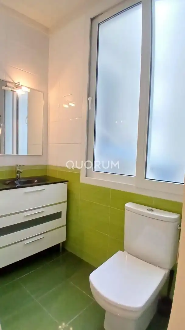 Badezimmer von Wohnung zum Verkauf in Bilbao  mit Heizung