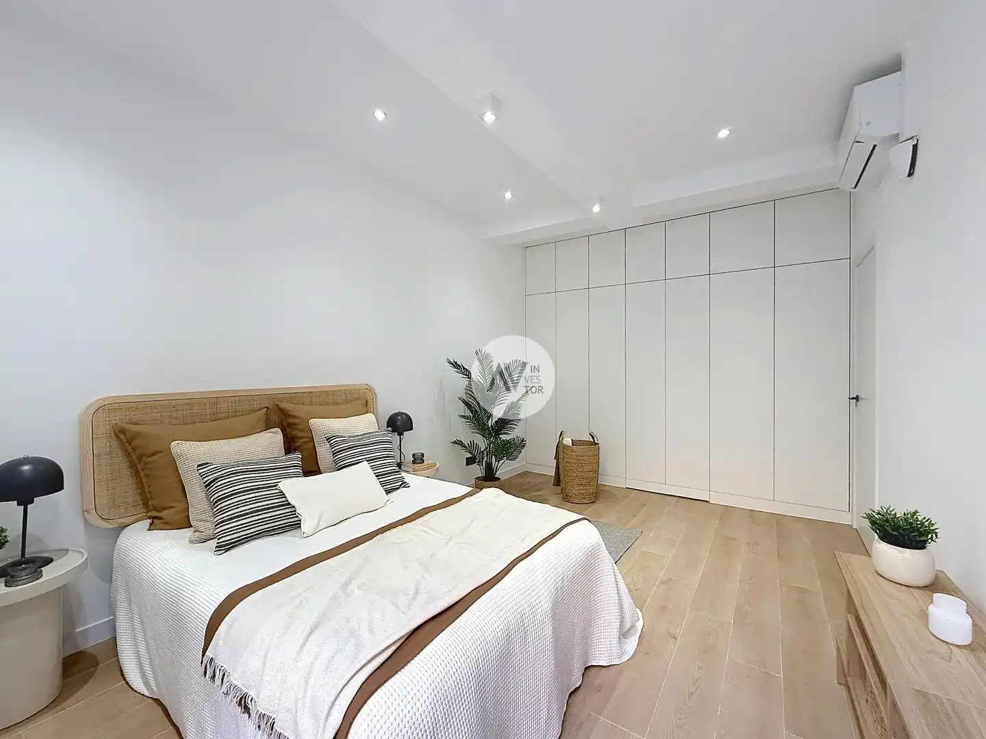Bedroom of Apartments for sale in Barcelona  with Air Conditioner, Heating and Parquet flooring