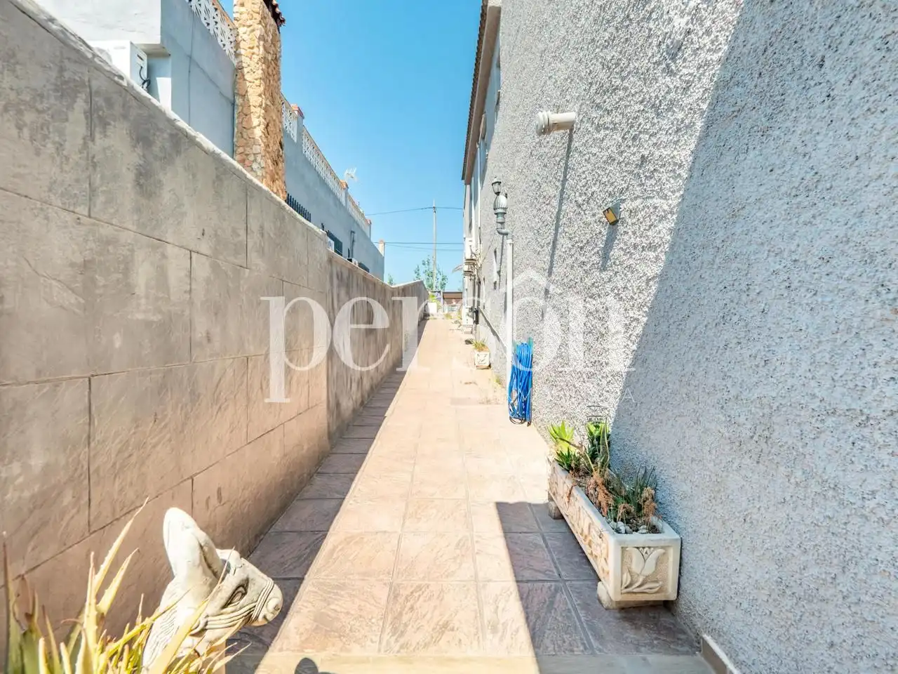 Exterior view of Houses for sale in Torrent  with Air Conditioner, Private garden and Terrace